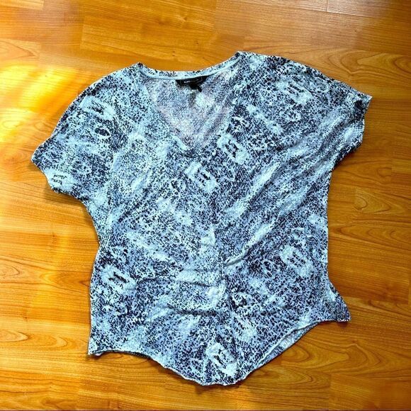 BCBGMAXAZRIA Slouchy Snake Print Short Sleeve Burnout T-Shirt Top Size Small - Picture 1 of 4